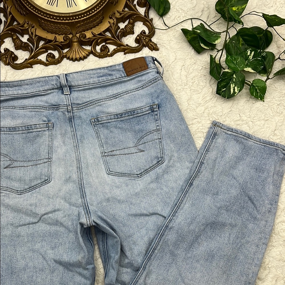 American Eagle Straight Mom Jeans size 14 Stretch